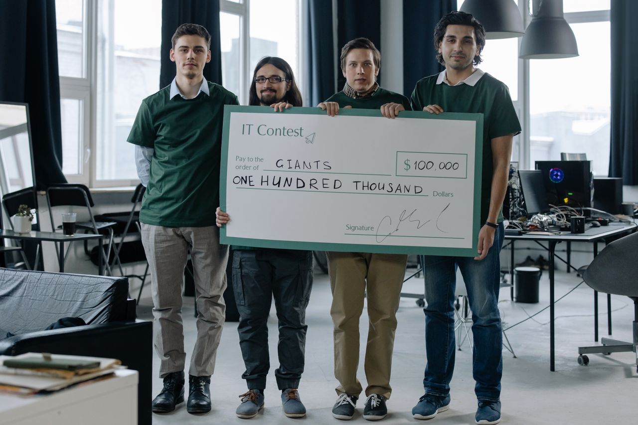 The Art of Drawing Readers In: Your attractive post title goes here Team of programmers celebrate $100,000 IT contest victory, showcasing teamwork and innovation.